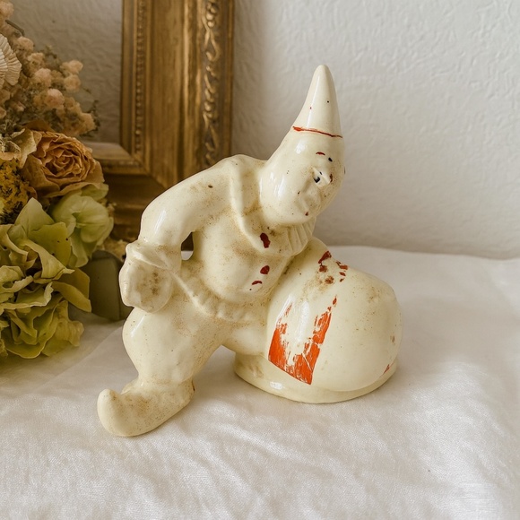 Vintage Ceramic Clown Figurine Red White Circus Whimsical Farmhouse Folk Decor - Picture 2 of 7